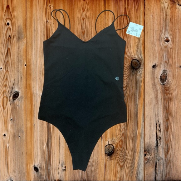 NWT! American Eagle Outfitters Double Strap Bodysuit in Black Size Medium - Picture 1 of 2